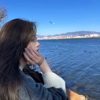 抖音举报别人会看见我抖音举报别人会看见我？这听起来像是一个有趣的主题。抖音是一个社交平台，用户可以发布各种视频、图片和动态内容。如果你在抖音上发布了某种不雅或者违法的内容，那么可能会有人举报你。